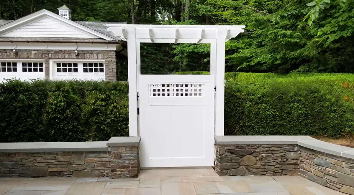 Call (201) 393-9404 to get a quote from the trusted fencing experts, licensed in New Jersey and New York.